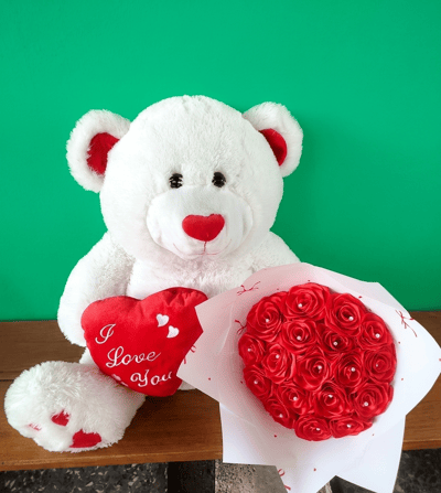 Peluche y ramo de flores